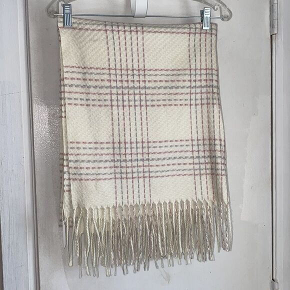 PRETTY PERSUASIONS Scarf Wrap with 4" Fringe NWT - Picture 3 of 5